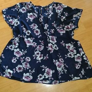 Torrid Navy Blue floral top sz 5